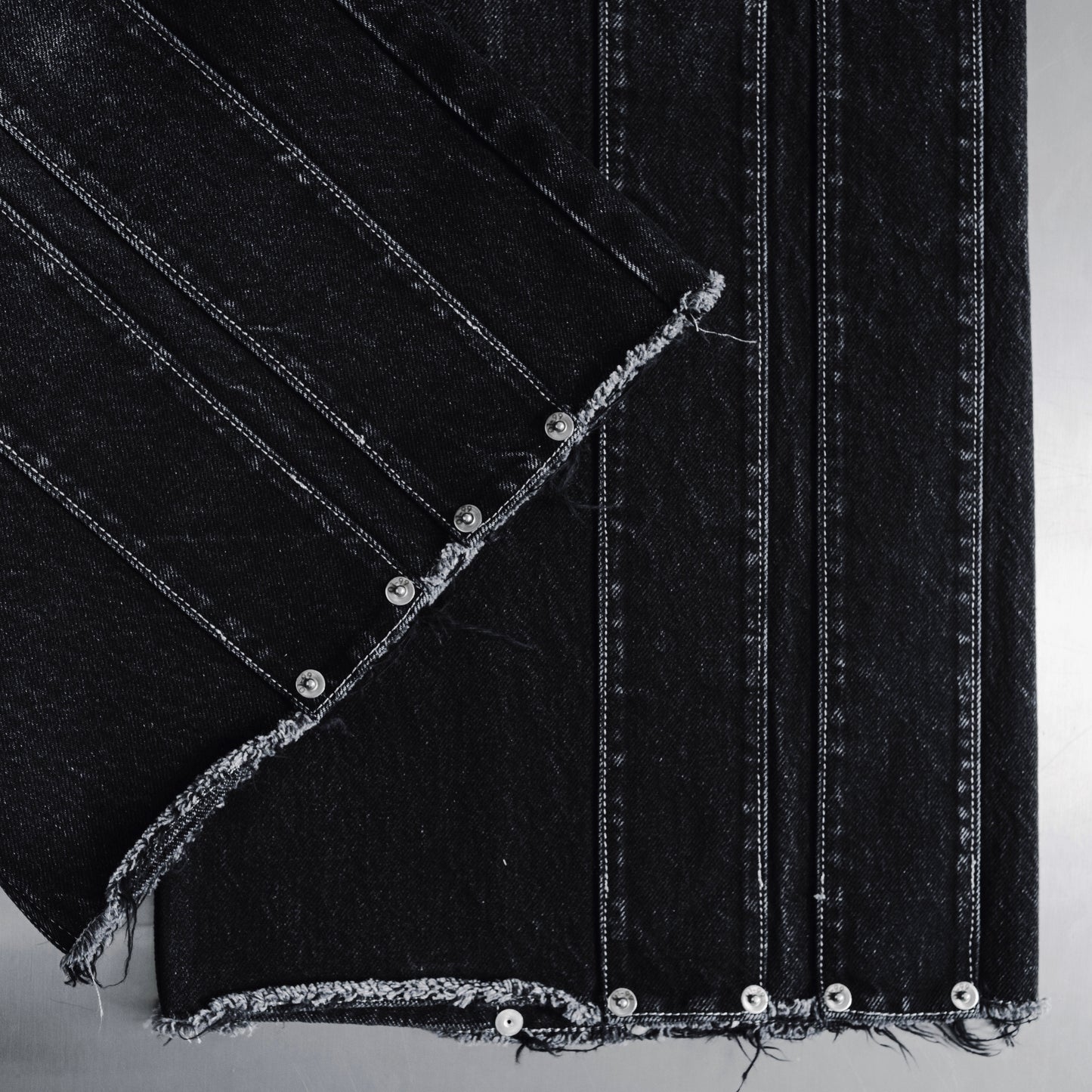 01-99 ABANDON DENIM SHORTS - Black